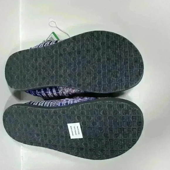NWT!!! Unisex Sanuk Slippers Blue Red Size 2 Kids! - Picture 5 of 10